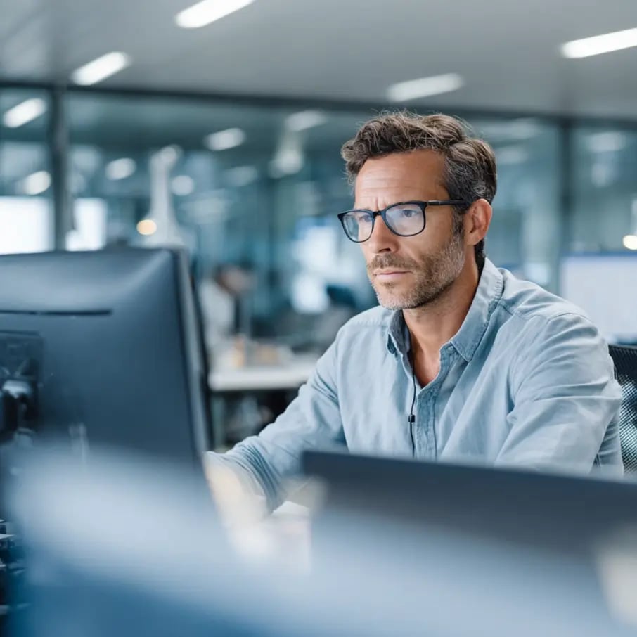 it-team-professional-working